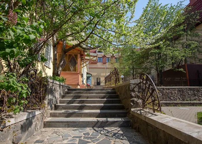 Хостел Trinity & Tours *