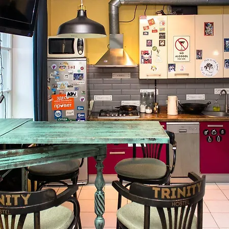 Hostel Trinity & Tours *