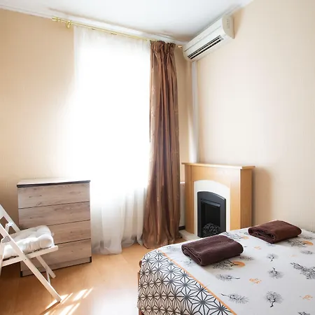 Trinity & Tours 旅馆 *