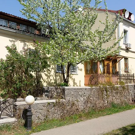 Hostel Trinity & Tours *